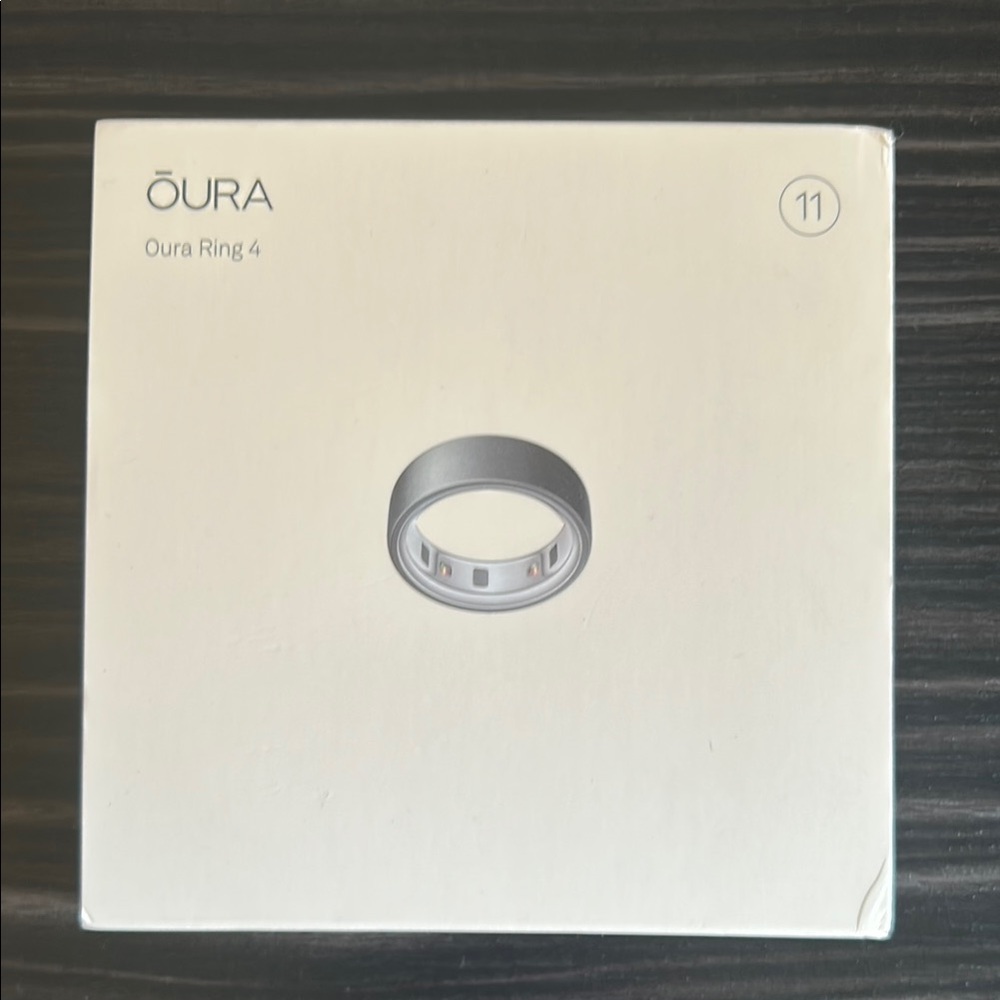 Oura Ring 4 in Elegant Silver